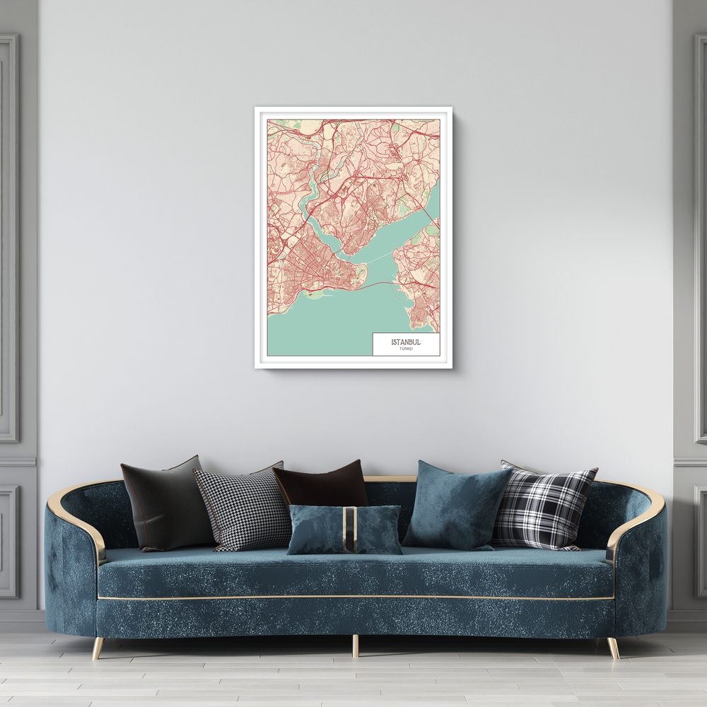 Mappa di Istanbul rossa e verde menta in cornice bianca, sopra un divano blu in soggiorno