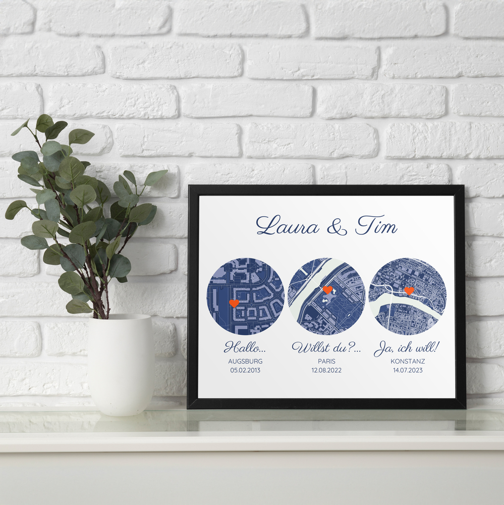Drei-Orte-Kartenposter im schwarzen Rahmen vor weisser Ziegelwand als persönliches Geschenk fürs Brautpaar