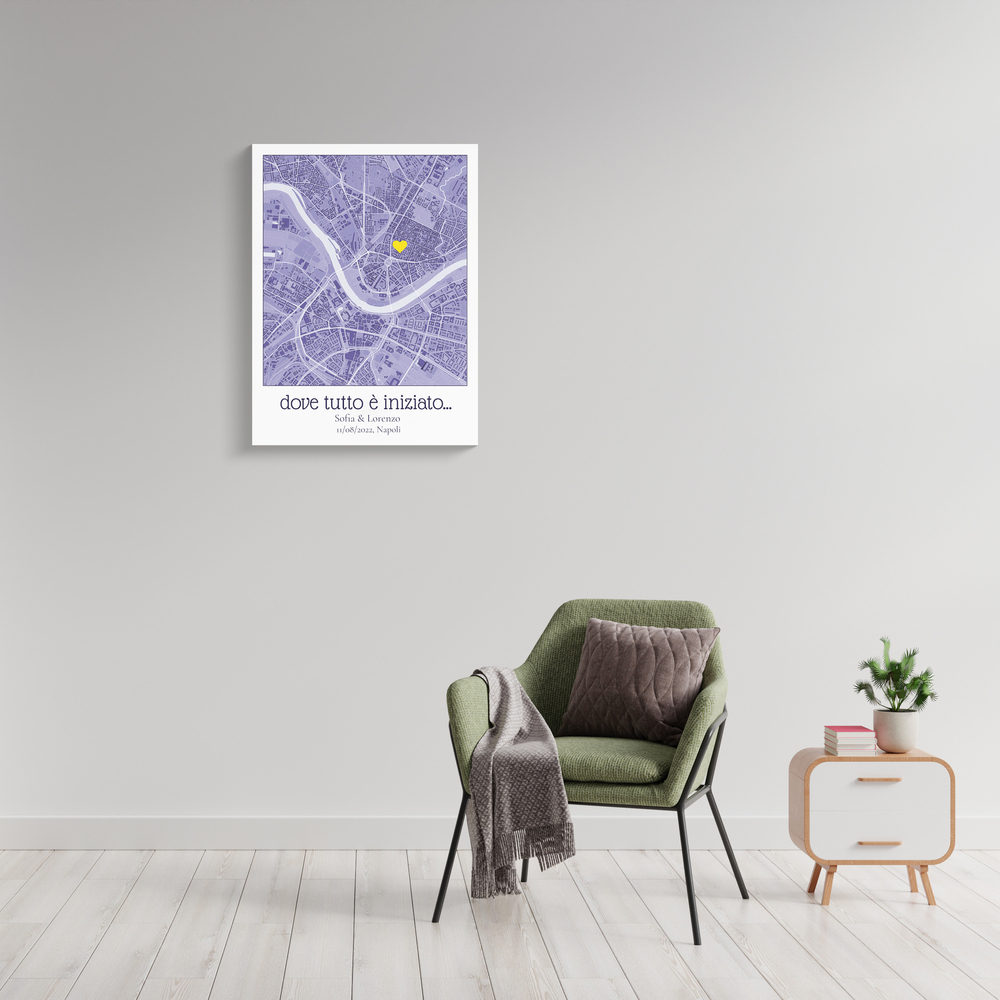 Mappa personalizzata viola con cuore giallo, sulla parete del soggiorno, regalo di anniversario per la coppia