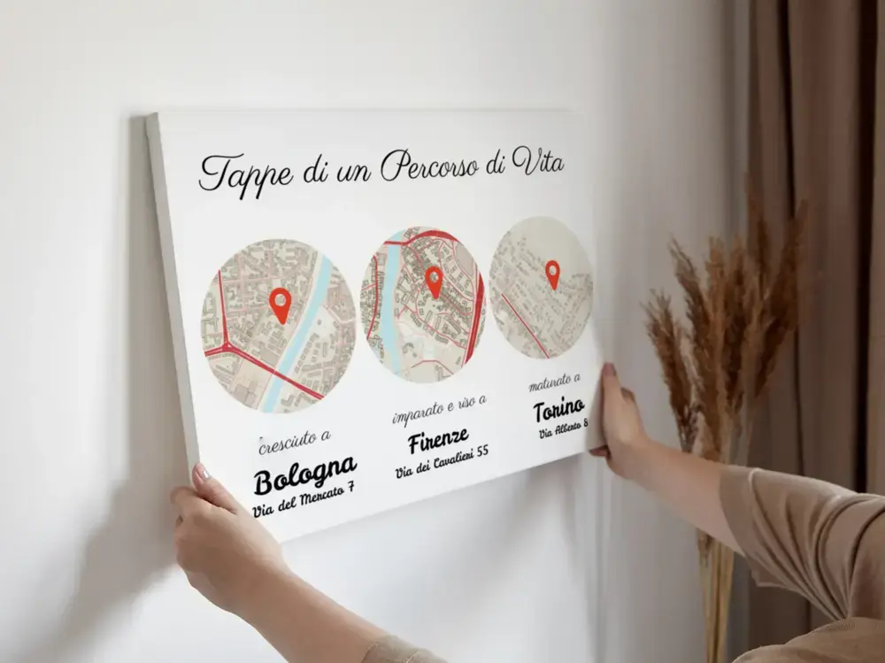 Quadro personalizzato con tre mappe delle tappe di vita su una parete bianca, regalo romantico per il partner